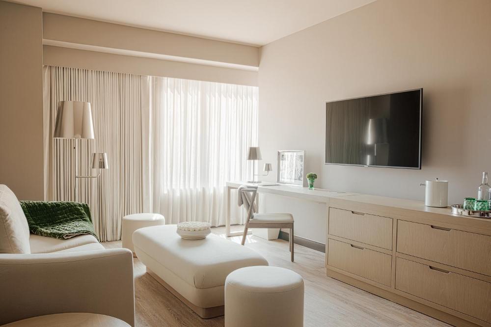 Wellness Suite Continental Breakfast Included (No Resort Fee) interior